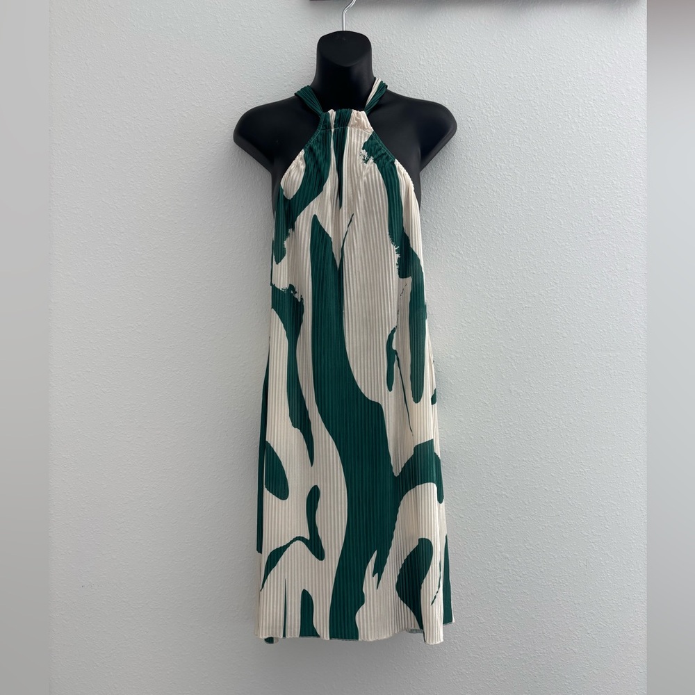 Elegant Green and White Halter Midi Dress - Picture 1 of 4